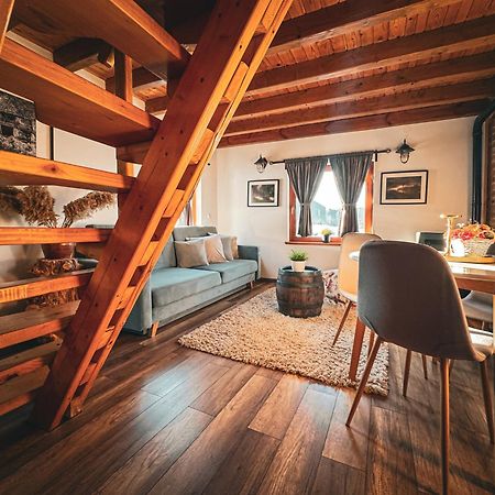 Woodenhouse With Two Apartments Otočac Εξωτερικό φωτογραφία