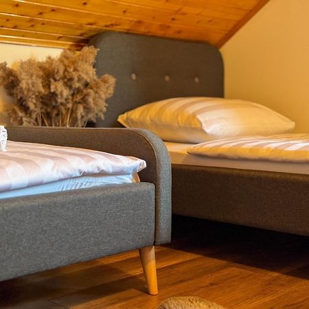 Woodenhouse With Two Apartments Otočac Εξωτερικό φωτογραφία
