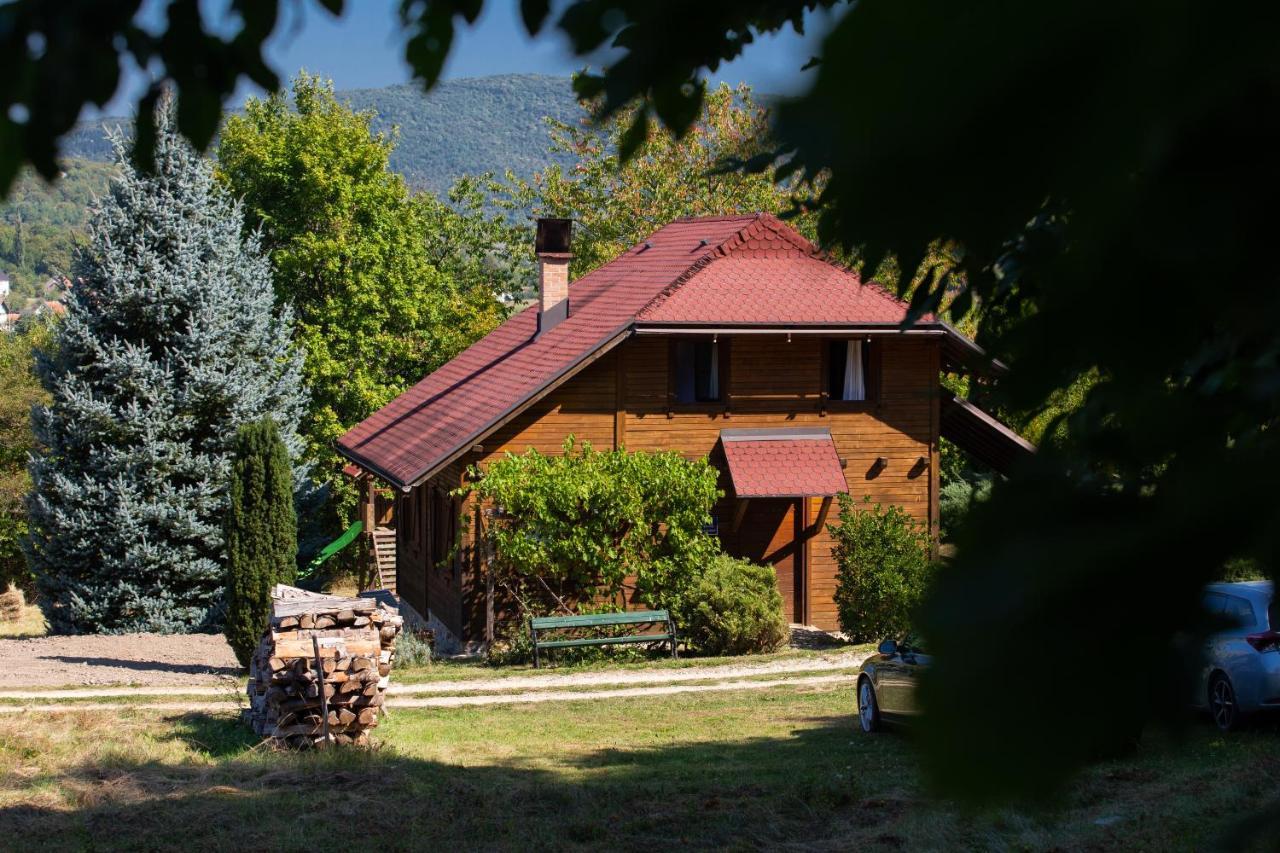 Woodenhouse With Two Apartments Otočac Εξωτερικό φωτογραφία