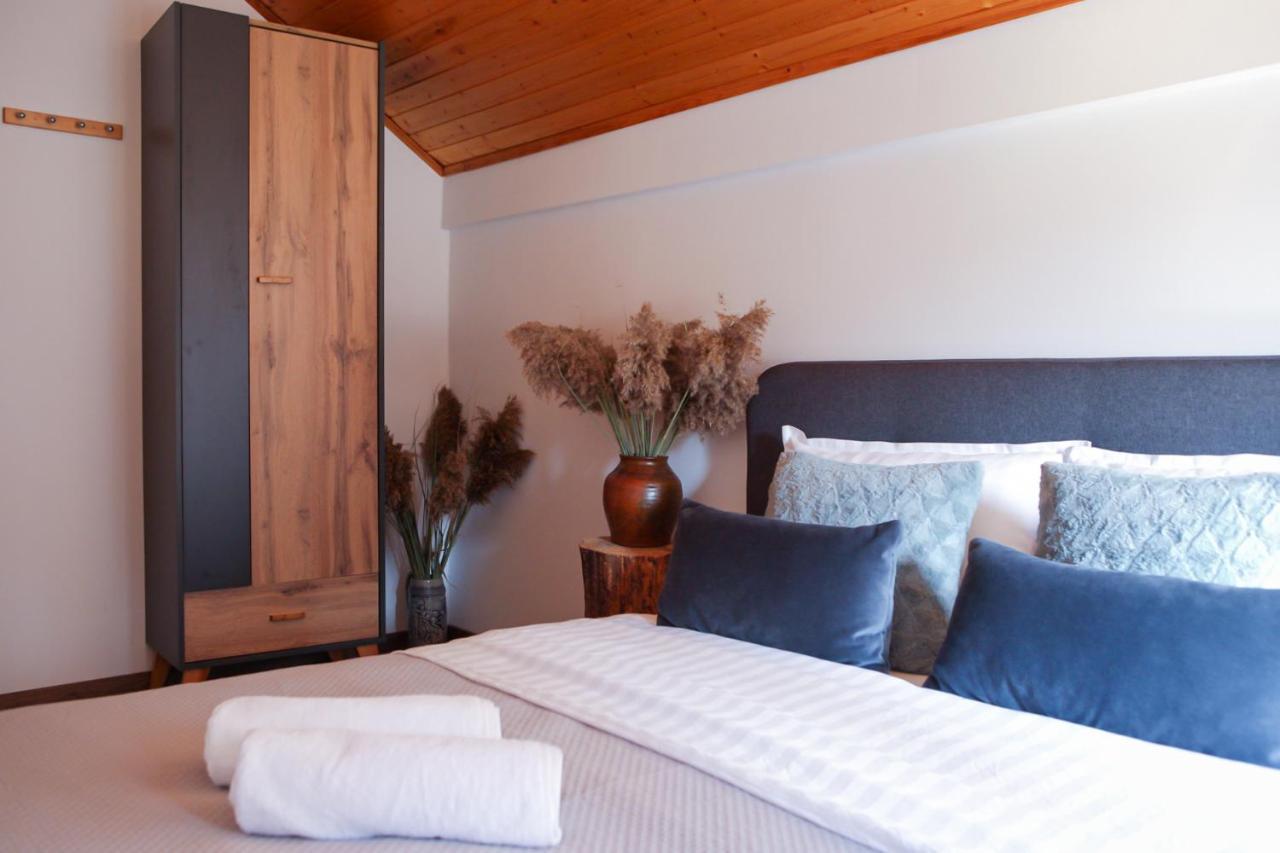 Woodenhouse With Two Apartments Otočac Εξωτερικό φωτογραφία
