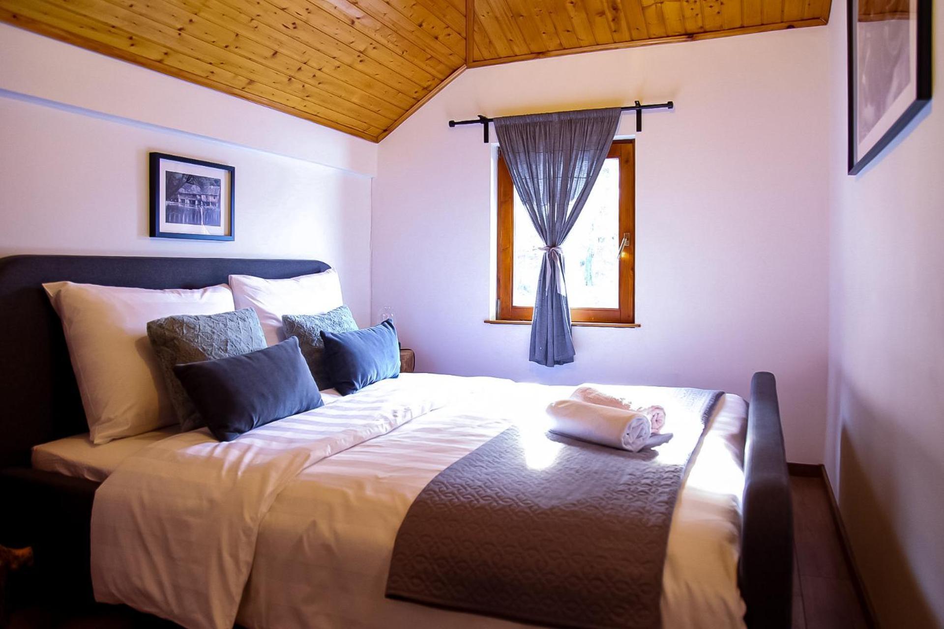 Woodenhouse With Two Apartments Otočac Εξωτερικό φωτογραφία