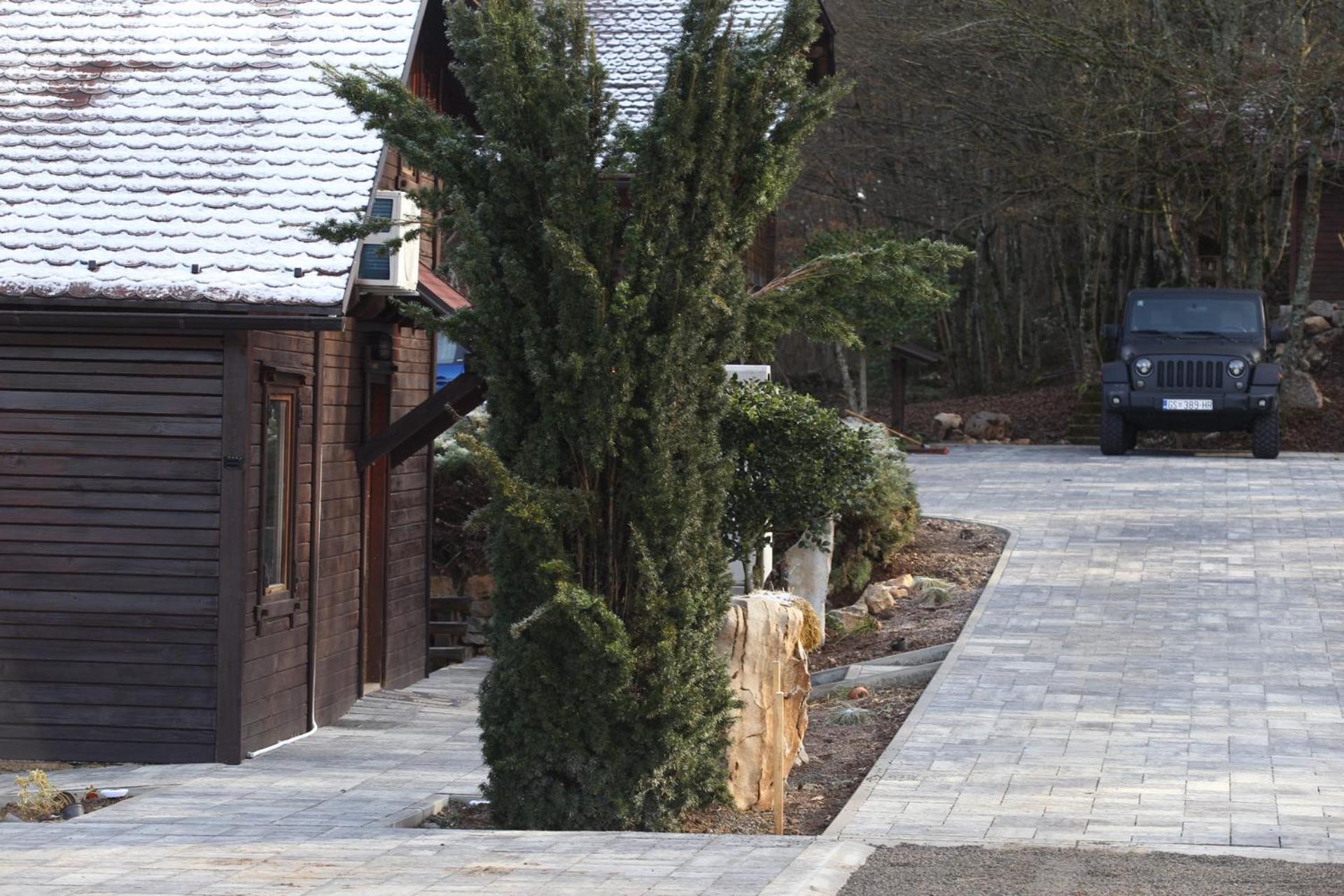 Woodenhouse With Two Apartments Otočac Εξωτερικό φωτογραφία