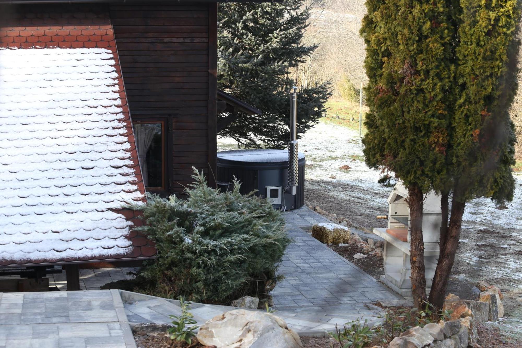 Woodenhouse With Two Apartments Otočac Εξωτερικό φωτογραφία