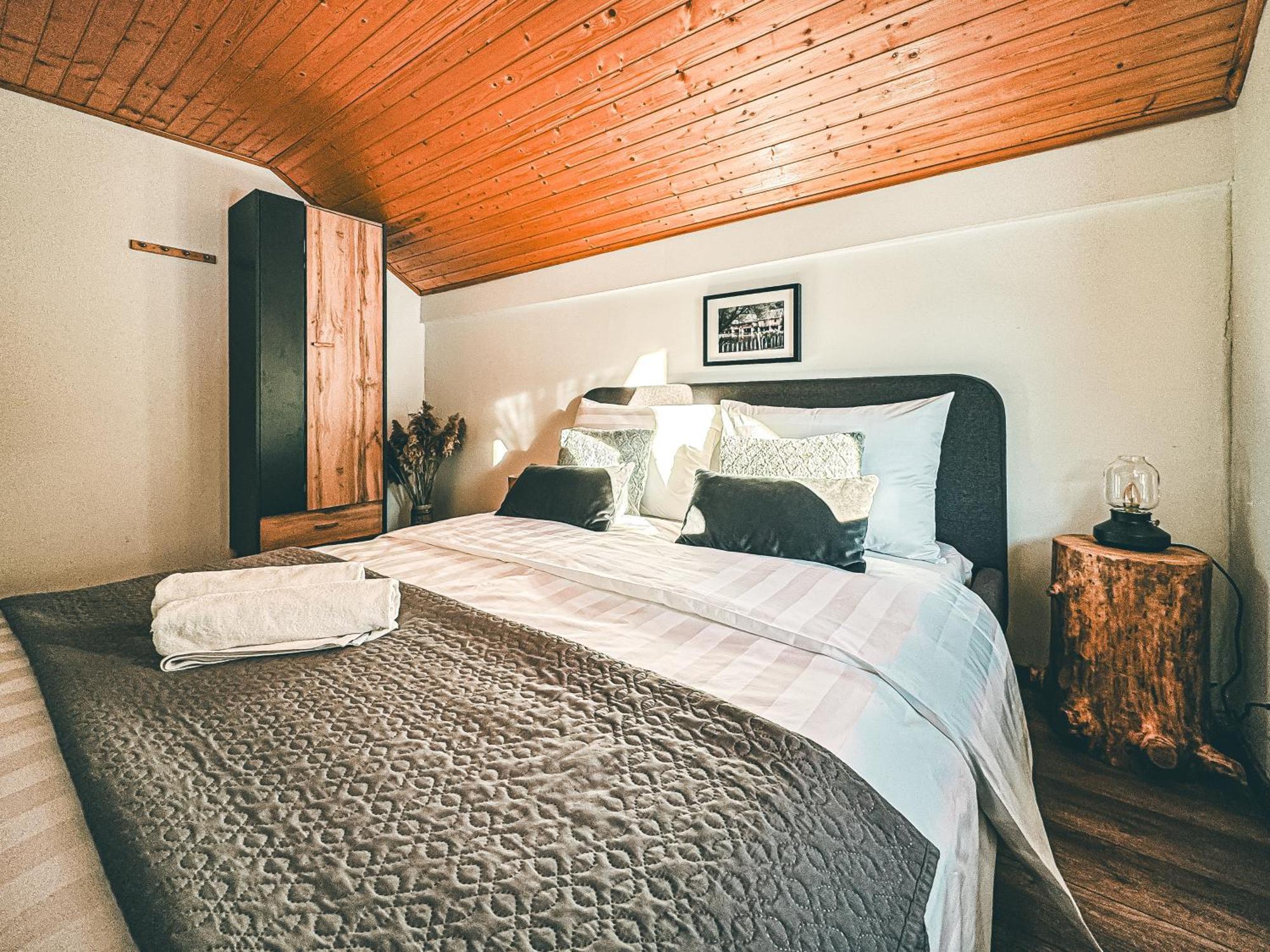 Woodenhouse With Two Apartments Otočac Εξωτερικό φωτογραφία