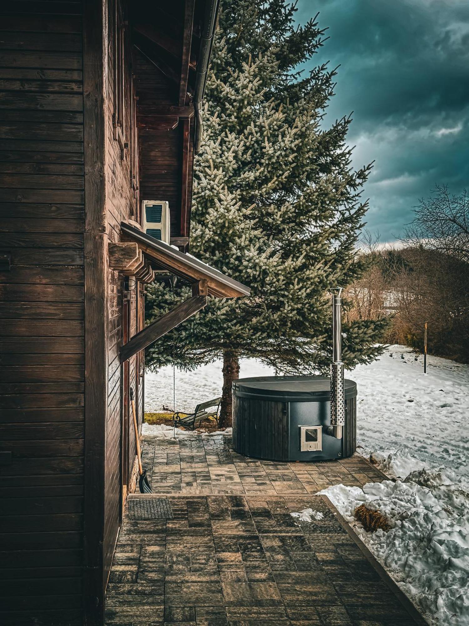 Woodenhouse With Two Apartments Otočac Εξωτερικό φωτογραφία