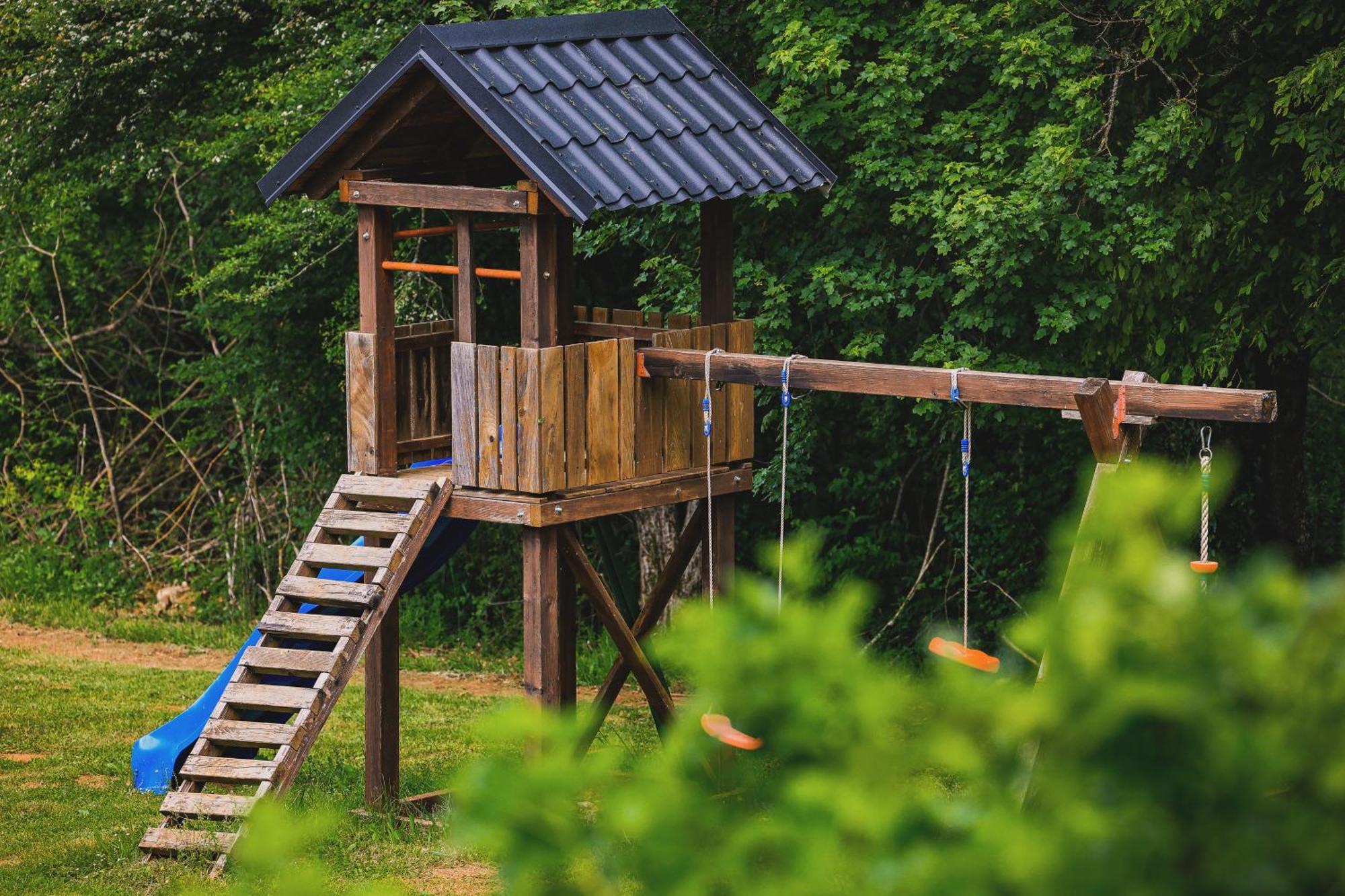 Woodenhouse With Two Apartments Otočac Εξωτερικό φωτογραφία
