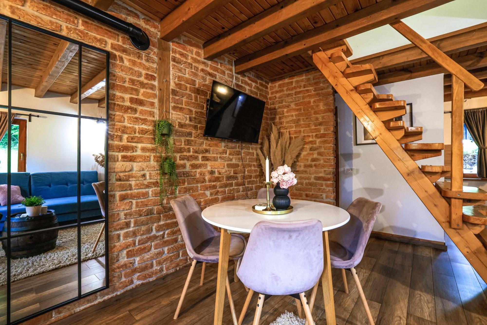 Woodenhouse With Two Apartments Otočac Εξωτερικό φωτογραφία