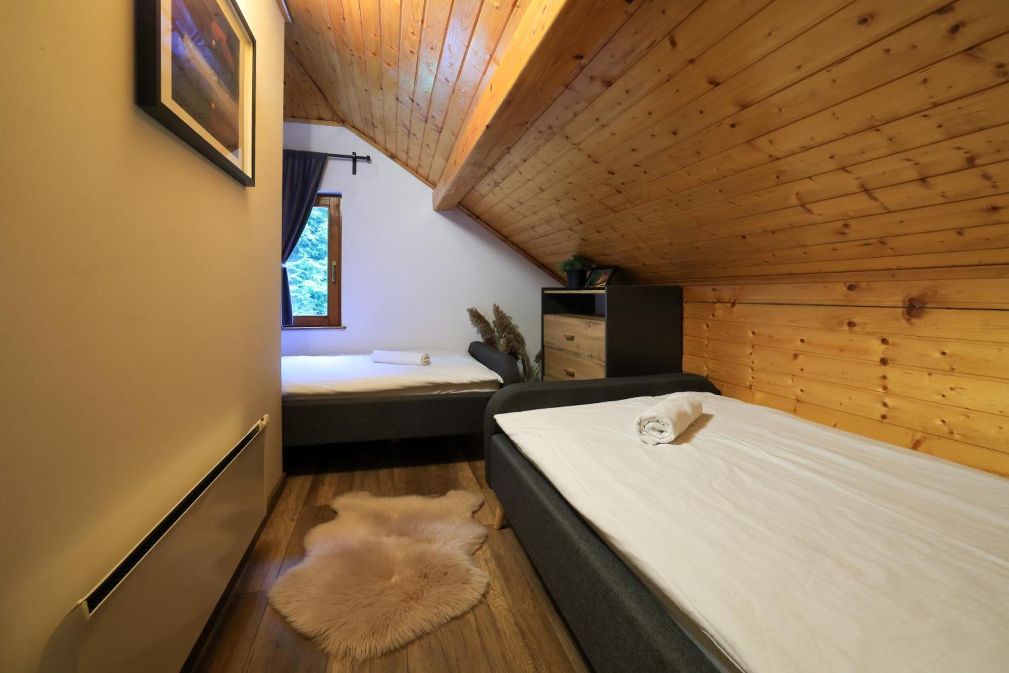Woodenhouse With Two Apartments Otočac Εξωτερικό φωτογραφία
