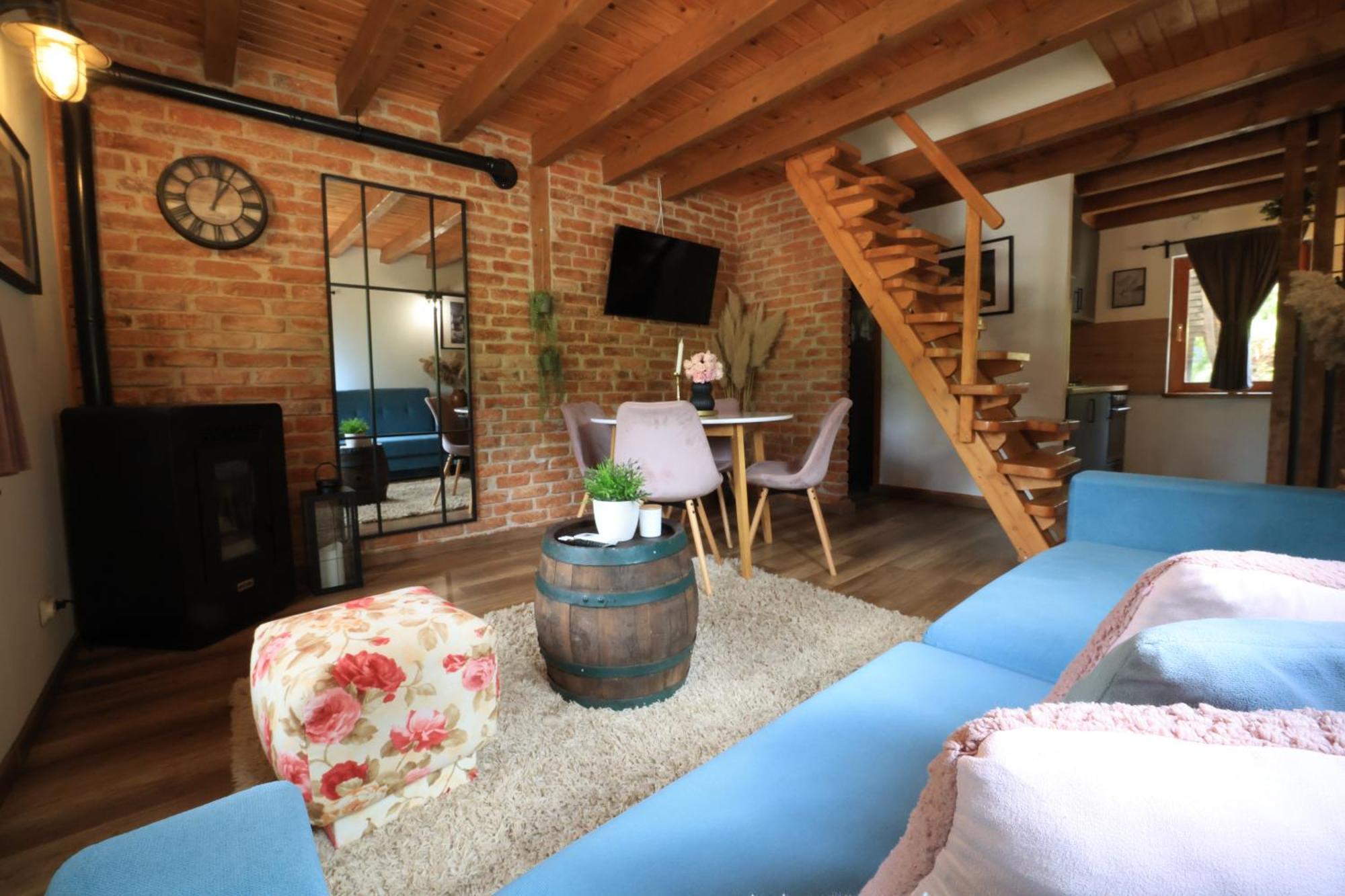 Woodenhouse With Two Apartments Otočac Εξωτερικό φωτογραφία
